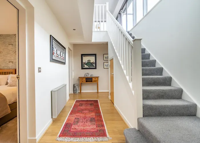 11 Stonegate Court